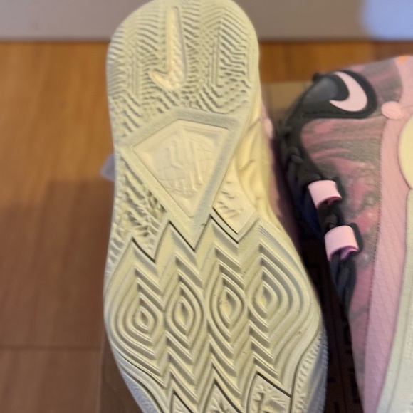 UNRELEASED Nike Men’s “Kyrie” sz.13 New - Picture 3 of 4